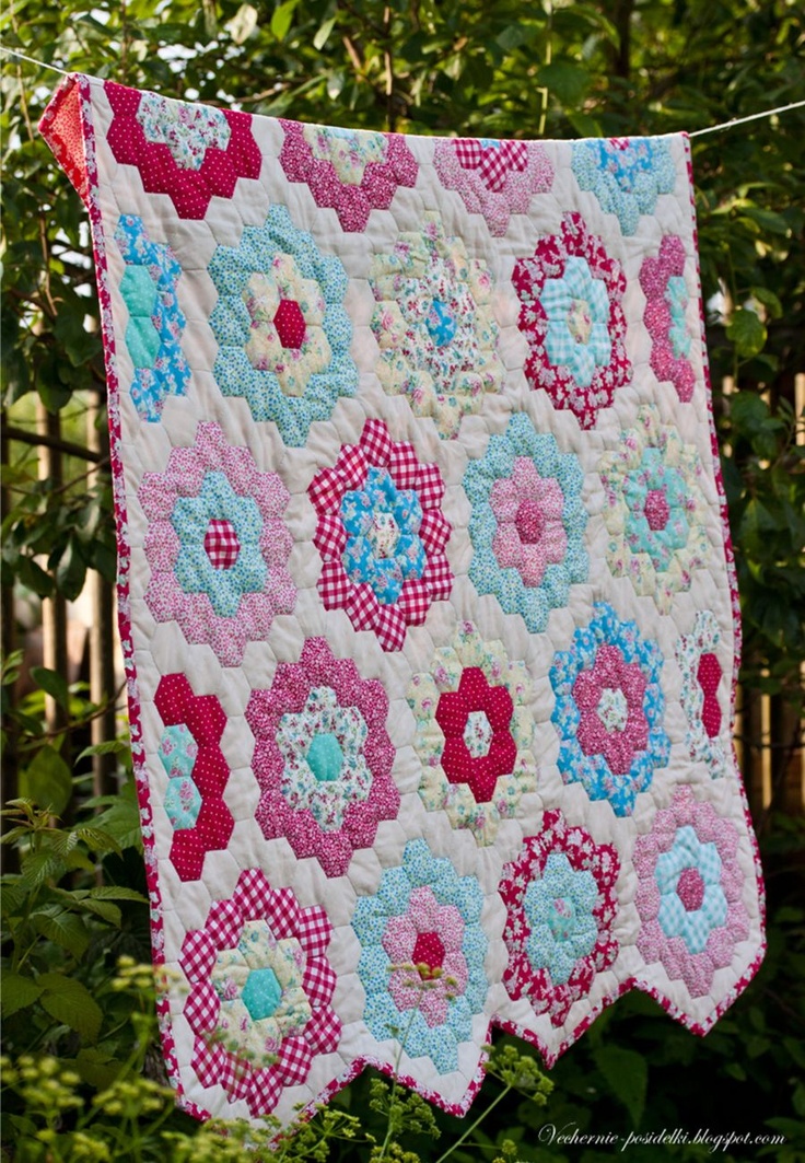 Detalle de una colcha de hexágonos